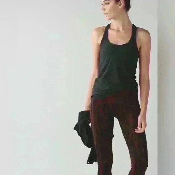 Lululemon Exquisite Crop in Bordeaux Animal Print Drama Size 6 - Picture 12 of 12